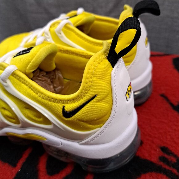Size 8 Nike Air VaporMax Plus CU4907-700 Women Sneakers Yellow Running Shoes - Picture 4 of 14